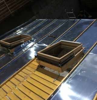 Création charpente bois installation toiture en zinc  pose velux  Couvreur Gagny